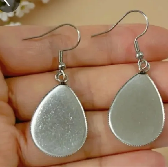 Teardrop Leopard Earrings - Picture 6 of 6